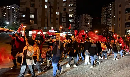 Kayseri'de coşkulu fener alayı yürüyüşü