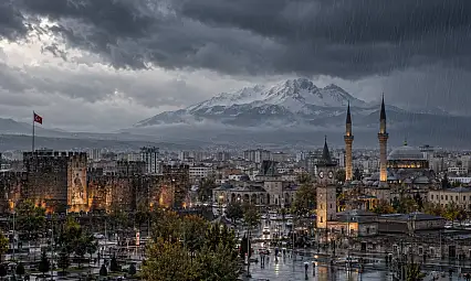 Kayseri'de Cuma gününe dikkat: Sıcaklıklar düşüyor, yağmur geliyor!