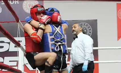 Kayseri'de Cumhuriyet için ringe çıktılar!
