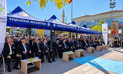 Kayseri'de deprem sonrası yıkılan bina yeniden hayat buldu!