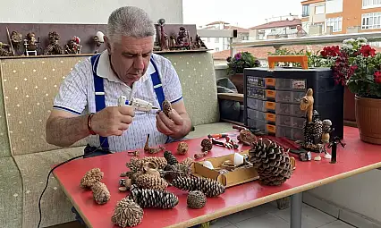 Kayseri'de doğadan topladığı malzemelerle kendi atölyesini kurdu