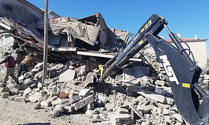 Kayseri'de ev çöktü! 37 can aldı