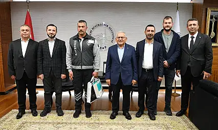 Kayseri'de genç kızın hayatını kurtaran isim başkanla buluştu!