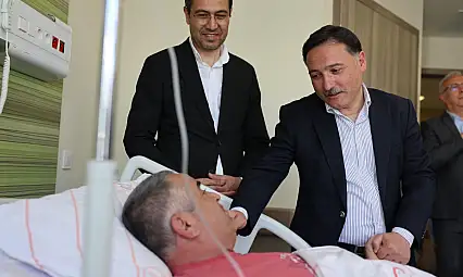 Kayseri'de hastalara sürpriz ziyaret: Geçmiş olsun ziyaretine gitti!