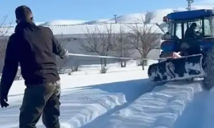 Kayseri'de karın tadını traktörle çıkardılar