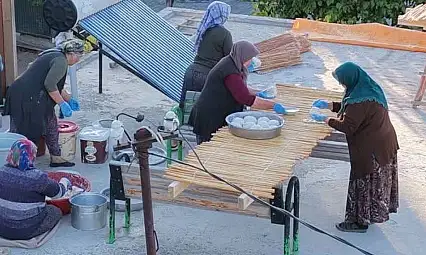 Kayseri'de kış hazırlıkları başladı: Tarhanalar damları süsledi