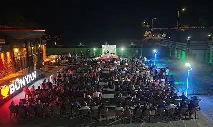 Kayseri'de meydanlar doldu, şehitler dualarla anıldı