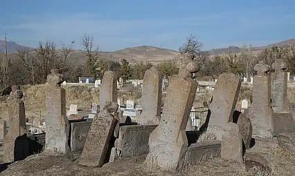 Kayseri'de Oğuz boylarına ait mezar taşları gün yüzüne çıkarıldı