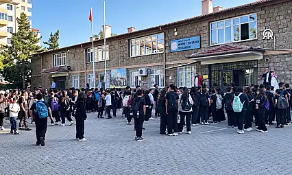 Kayseri'de okul zili 295 bin öğrenci için çaldı