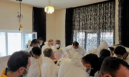 Kayseri'de oldu! Hastayı evden özel kıyafetli maskeli görevliler böyle çıkardı