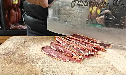 Kayseri'de pastırma altınla yarışıyor! Fiyatlar dudak uçuklattı