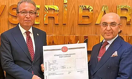 Kayseri'de tapuyu aldılar! Böyle poz verdiler