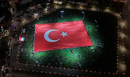Kayseri'de tarihi an! Dünyanın en büyük Türk bayrağı açıldı