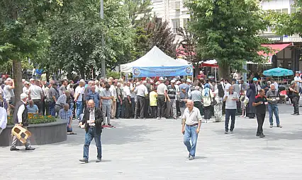 Kayseri'de ücretsiz dağıtıldı, vatandaşlar akın etti, kuyruklar oluştu
