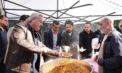 Kayseri'de ücretsiz etli pilav dağıtıldı