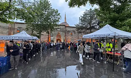 Kayseri'de uzun kuyruklar oluştu! Ücretsiz dağıtıldı