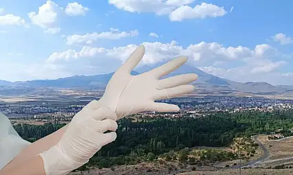 Kayseri'de vatandaşlar ellerine eldivenleri alıp sokağa çıktı