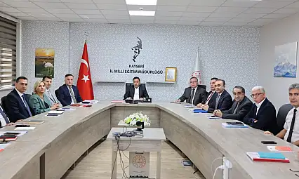 Kayseri'de yeni eğitim yılı öncesi kritik toplantı: Vali Çiçek'e kapsamlı sunum!