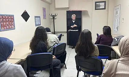 Kayseri'de yurt öğrencileri psikolojik ilk yardımı öğrendi