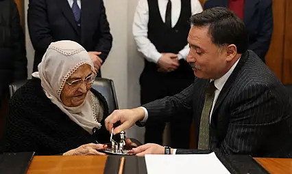 Kayseri'deki afetzedelere evlerini Vali Çiçek teslim etti