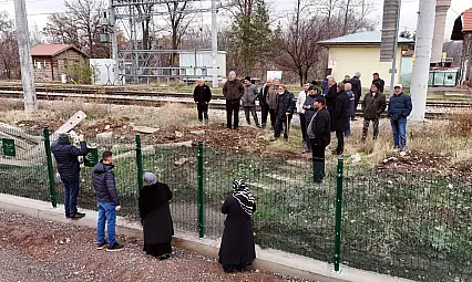 Kayseri'deki o mahalleyi tel örgüyle ikiye böldüler! Mahalle sakinleri telin diğer tarafındaki akrabalarına hasret kaldı
