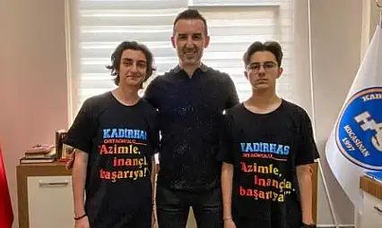 Kayseri'deki ortaokul çifte Türkiye birinciliğiyle zirvede