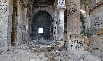 Kayseri'deki tarihi kilisenin son hali tepki çekti