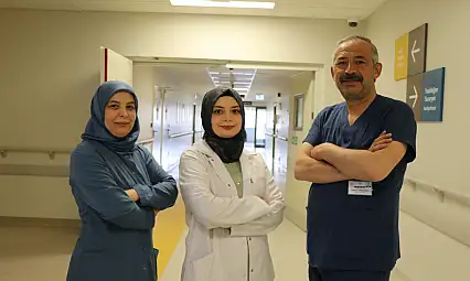 Kayseri'den mezun olan eczacı anne ve babası ile aynı hastanede çalışıyor!