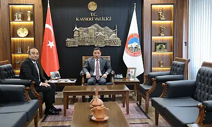 Kayseri'den yola çıktı Kars'a gidiyor! Valiye ziyaret