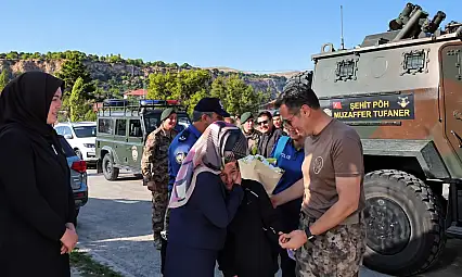 Kayseri Emniyeti, okulun ilk gününde şehit kızını yalnız bırakmadı!