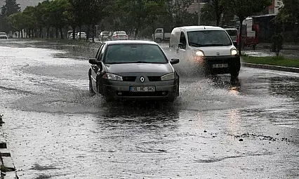 Kayseri güne yağmurla başladı