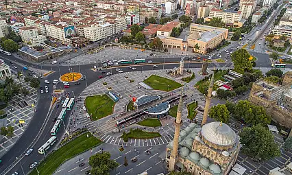 Kayseri'nin asırlık çınarı 133 yaşında!