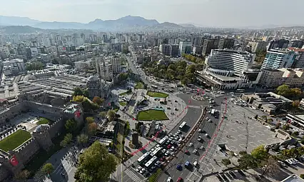Kayseri'nin damatları gündemde! Ticaret için gelip kaldılar
