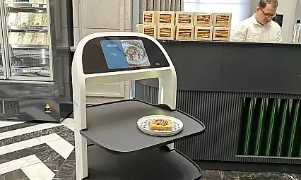 Kayseri'nin robot garsonu MSM görev başında