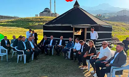 Kayseri'nin zirvesinde dikkat çeken buluşma! Ülkücüler bir araya geldi