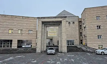 Kayseri Valiliğinde iki ismin cezası kaldırıldı