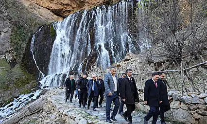 Kayseri Valisi, dünyanın en büyük ikinci şelalesinde!