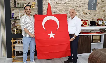 Kayserili dağcı Avrupa'nın zirvesine Türk bayrağını taşıdı