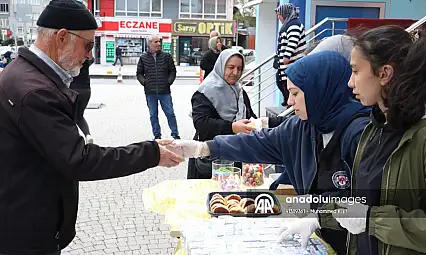 Kayserili öğrencilerden hastane önünde anlamlı etkinlik