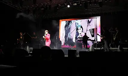 Kayserililer bu konserde buluştu! Ünlü sanatçı sahneye çıktı