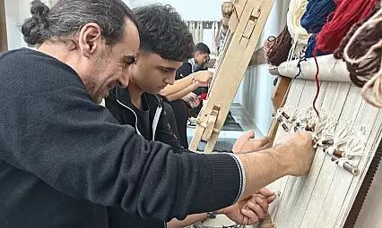 Kimse beklemiyordu... Öğrenciler asırlık sanatı yeniden canlandırdı