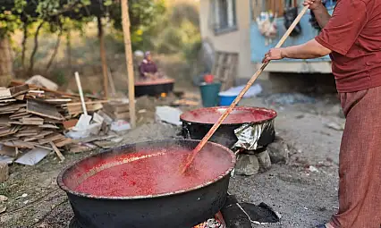 700 kilo domates, 5 aile: Kayseri'de salça mesaisi