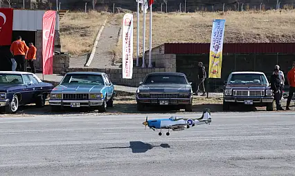 Klasik araç ve model uçak tutkunları Kayseri'de bir araya geldi!