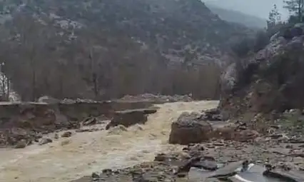 Kozan–Kayseri karayolu çöktü