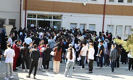 LGS heyecanı başladı: Öğrenciler sınavda!