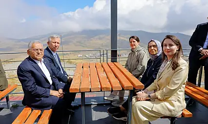 Mansur Yavaş Erciyes'in zirvesinde ağırlandı