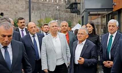 Mansur Yavaş Kayseri'nin tarihi ve kültürel yerlerini gezdi!