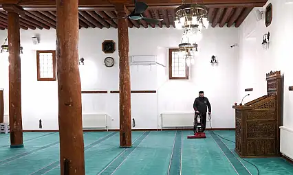 Melikgazi'de camiler temizleniyor