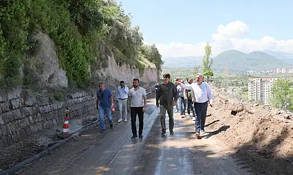 Melikgazi'de çöken duvarın yerine yenisi yapılıyor