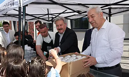 Melikgazi'de karne heyecanı: Başkan Palancıoğlu öğrencilerin sevincine ortak oldu